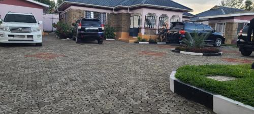 Viwanda House | Marble leaf