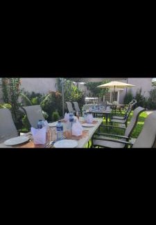 Viwanda House | Marble leaf