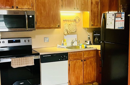 Snowshoe Condo | March Deals - Silvercreek Lodge! 2BDR/2Bath. Ski In/Out, Wifi, Pool, Hot Tub