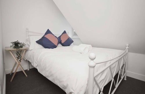 Hanham Apartment | March Disc/Long Stay/Contractors