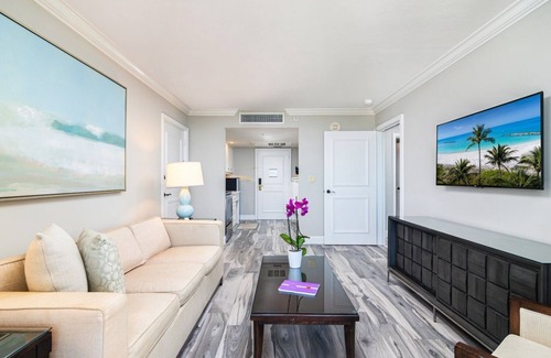 Marco Island Condo | Marco Beach Ocean Suite 910 - Remodeled with Gulf View!