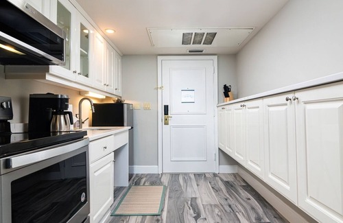 Marco Island Condo | Marco Beach Ocean Suite 910 - Remodeled with Gulf View!