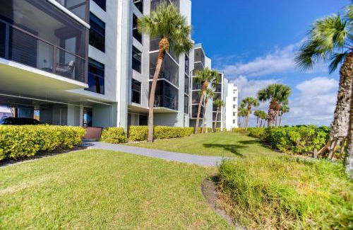 Marco Island Apartment | Marco Island Waterfront Condo with Community Pool!