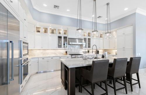 Marco Island House | Marco Polo by AvantStay Waterfront 5BDR Pool Spa Fire Pit Walk to Beach