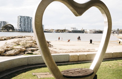 Mandurah Apartment | Marco Polo - Exclusive Escapes. Luxury 3 bed penthouse on Mandurah foreshore with pool, spa & gym.