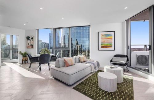 Southbank Apartment | Marco Southbank Spectacular Views Balcony Heated Pool Gym
