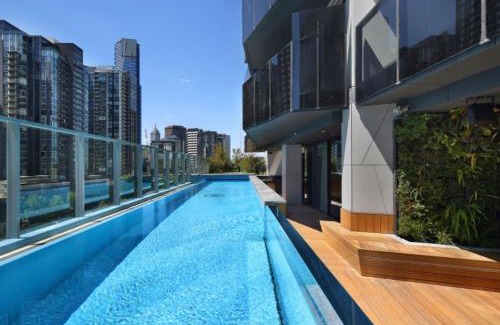 Southbank Apartment | Marco Southbank Spectacular Views Balcony Heated Pool Gym