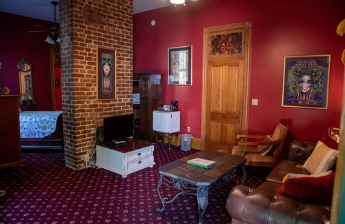 Bywater Bed & Breakfast | Mardi Gras Suite at The Lookout Inn in the colorful Bywater neighborhood!nn