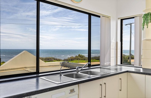 Aldinga Beach House | Mareblue Villa ~ Aldinga Beach - Panoramic views & perfect for the whole family