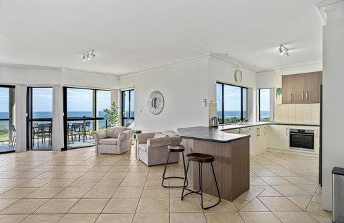 Aldinga Beach House | Mareblue Villa ~ Aldinga Beach - Panoramic views & perfect for the whole family