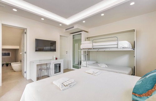 Torre Lapillo House | Marelux Suite Luxury con Jacuzzi e Patio