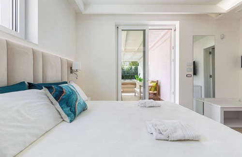 Torre Lapillo House | Marelux Suite Luxury con Jacuzzi e Patio
