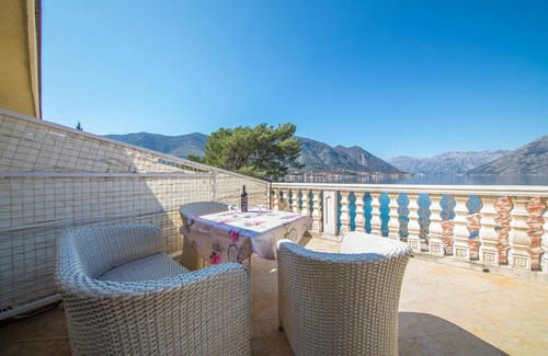 Dobrota House | Margareta Apartments