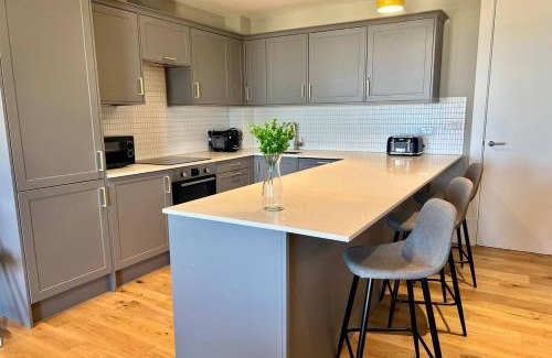 Margate Apartment | Margate Beach Front Apt With Sea Views Sleeps 6