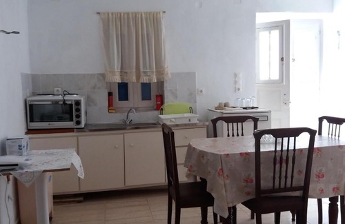 Finiki House | Maria