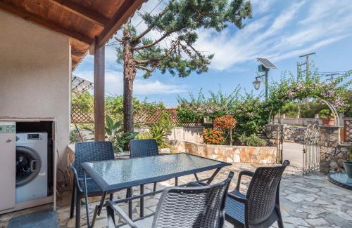Mazarakata House | Marias Charming Mezonet