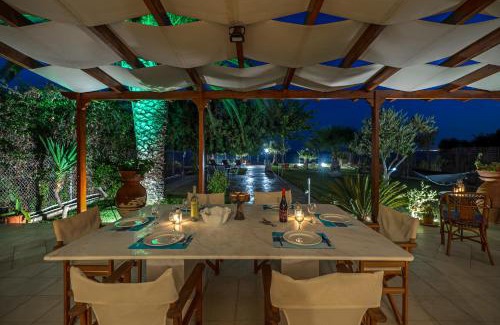 Marathon Villa | Maria’s Mansion 3 m from the SEA