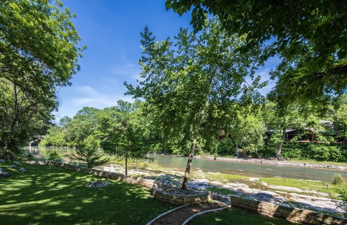 Canyon Lake House | Maricopa River Resort- Guadalupe Waterfront, Walking Distance to Whitewater Amphitheater!
