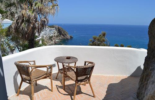 Le Forna Apartment | Maridea - Cave Suites Ponza