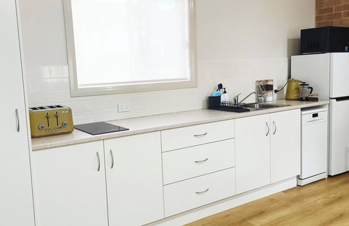 Falls Creek Villa | MarieBlue2-Pet Friendly-Spacious 1 Bed Unit-6 mins to Huskisson & Beaches