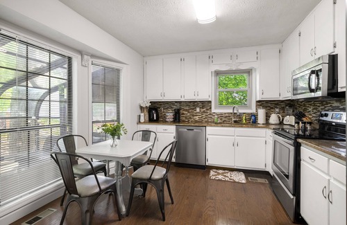Marietta House | Marietta Hilltop Harmony: Close to Atlanta's Magic