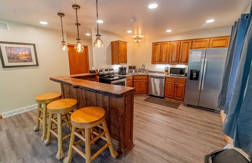 Ohiopyle Condo | Marietta's River Retreat | 3BR,2BA,Hot Tub,Downtown Ohiopyle
