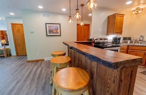 Ohiopyle Condo | Marietta's River Retreat | 3BR,2BA,Hot Tub,Downtown Ohiopyle