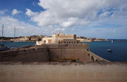 Birgu House | Mariette - Large Terrace - Grand Harbour View