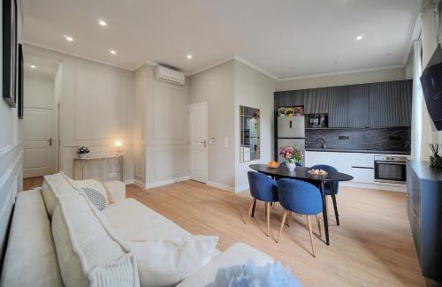 Cannes City Centre Apartment | Marigold - 2 Bed 2 bath - AC - 8 min from Palais