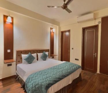 Noida House | Marigold 5 Min Away Botanical Garden Metro