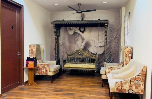 Noida House | Marigold 5 Min Away Botanical Garden Metro