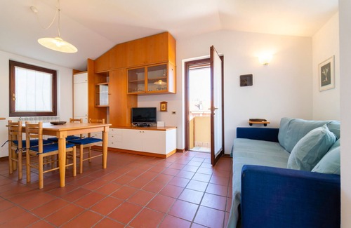 Civenna Apartment | Marigold Apartment by Wonderful Italy