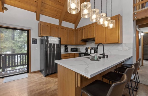 Arnold House | Marilyn Manor-Blue Lk Springs, Hot Tub, Game Rm