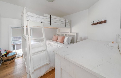 Wellington House | Marina and Main