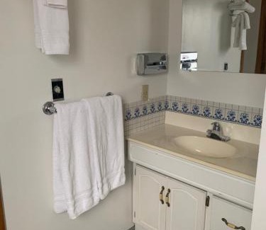 Seward Hotel | Marina Motel