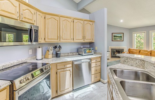 St. James House | Marina & Pool: Roomy Golf-View Home in Southport