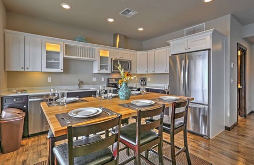 Wapato Point Condo | Marina's Edge Condo - Pool & Spas - Marina -Town!
