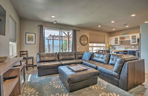 Wapato Point Condo | Marina's Edge Condo - Pool & Spas - Marina -Town!