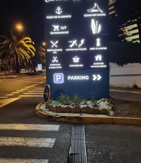 Villeneuve Loubet Beach Apartment | Marina Star Azurée le ciel le soleil et la mer entre Antibes et Nice 50m2 rien que pour vous avec vue panoramique sur mer garage privé terrasse plage a 150 m
