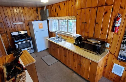 Ray Cabin | Marina View 2 Bedroom Balsam Cabin