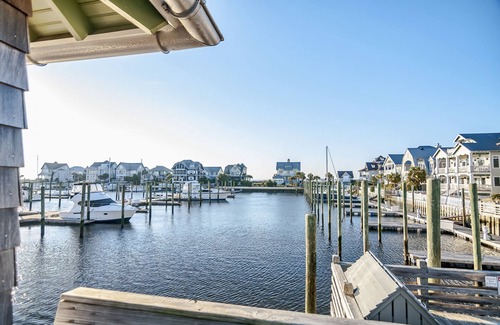Bald Head Island Cottage | Marina view one bedroom cottage close to amenities on BHI. Walking distance to the NC lighthouse