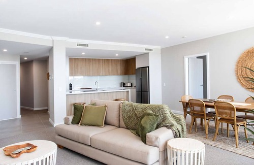 Ulladulla Apartment | Marina View - Stylish spacious apartment overlooking the beautiful Harbour
