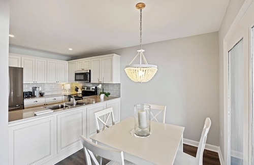 Bohicket Marina Village Condo | MARINA VIEWS- Amazing 1 bd retreat at Bohicket, Seabrook Luxury Getaway!