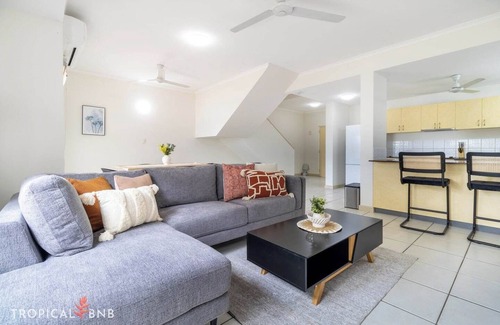 Stuart Park House | Marina Views | Cozy 3BR Villa in Tipperary Waters