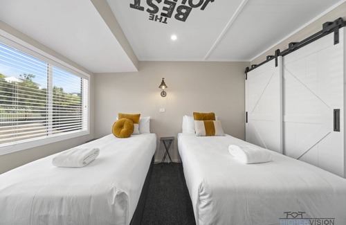 Taupo House | Marina Views, Outdoor Bath, Bikes, Paddle-boards, Close to Town