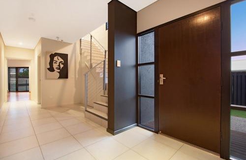 Bayview House | Marina Views Townhouse