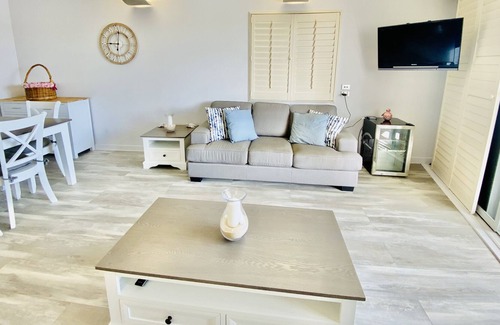 Gold Coast Apartment | Marine View 1 Bed Apartment - Sleeps up to 6 - Couran Cove Resort