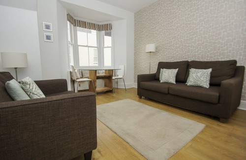 Kemptown House | Marine Cottage Parking by Brighton Holiday Lets