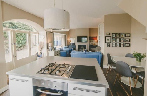 Alnmouth Cottage | MARINE HOUSE COTTAGE, pet friendly, with a garden in Alnmouth