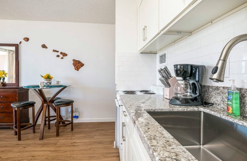 Waikiki Condo | Marine Surf Waikiki w/Beach Gear & Parking!